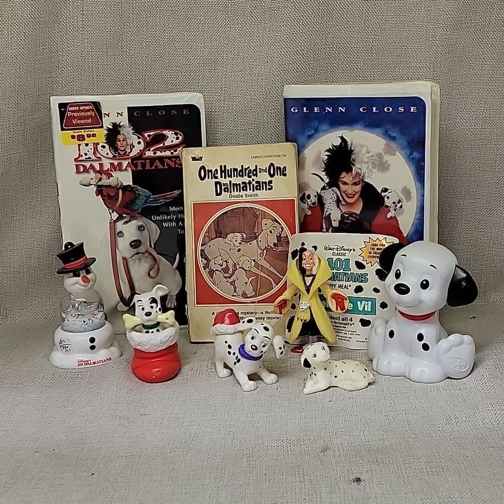 ‎Disney 1010 Dalmatians vhs movies, book, figures